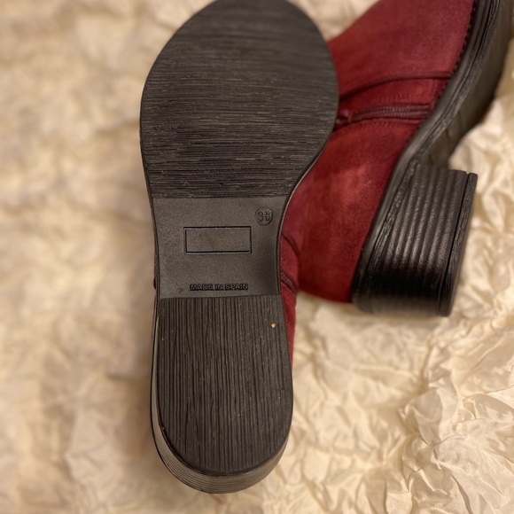 Di Fontana red suede Western style ankle boots NWOT size 38 - Picture 6 of 9